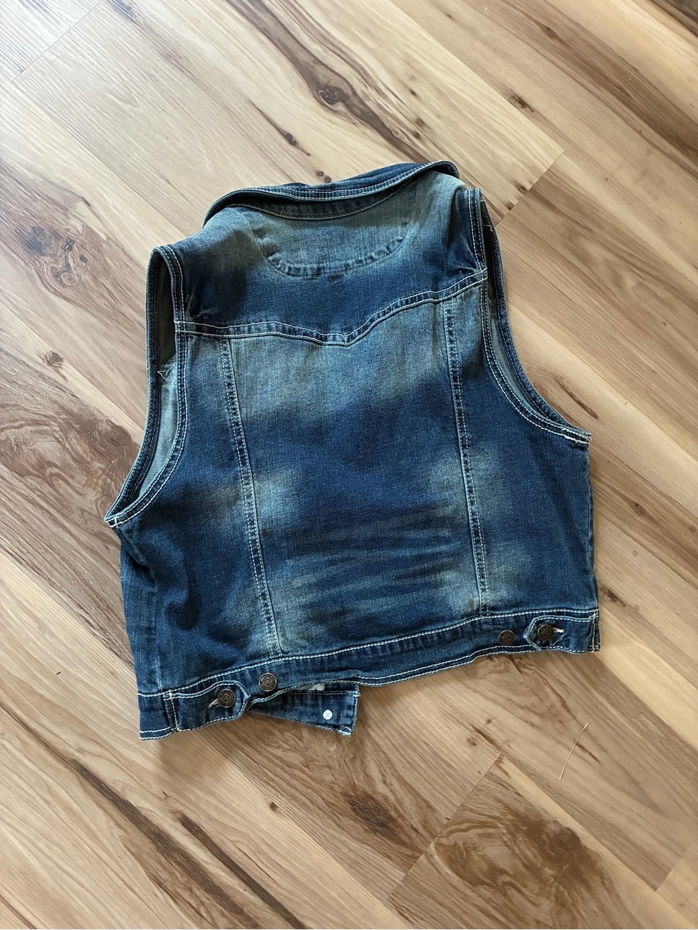 Women’s Wallflower Jean Jacket Vest - Picture 2 of 2